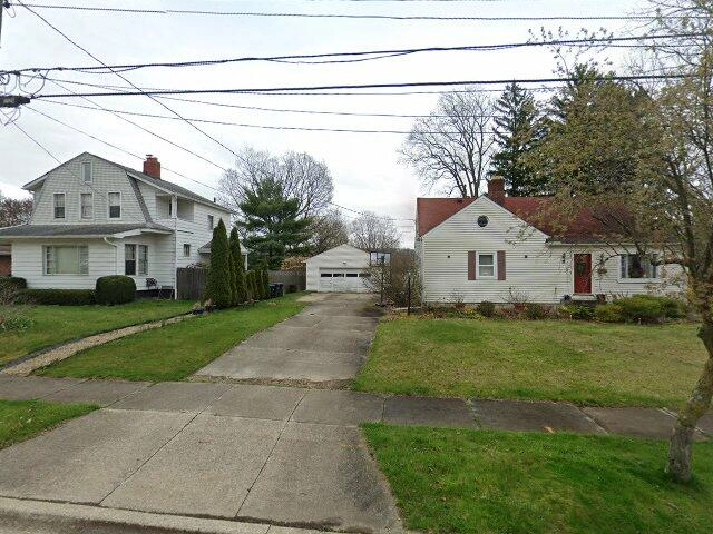 House image located at Akron, OH 44305