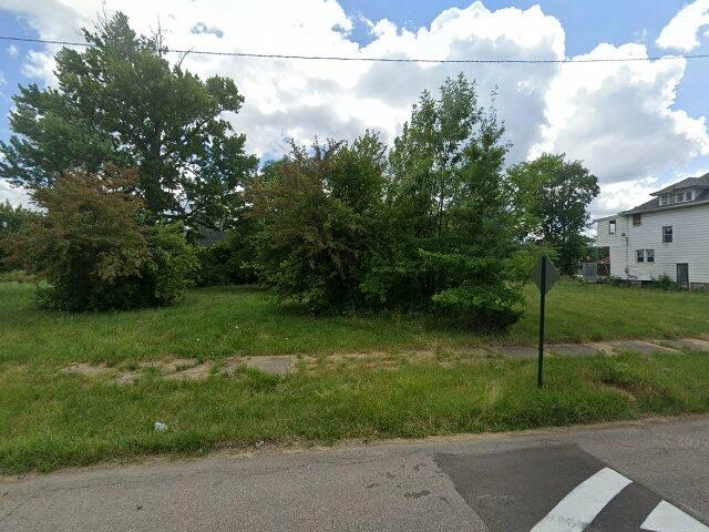 House image located at Houghton Lake, MI 48629