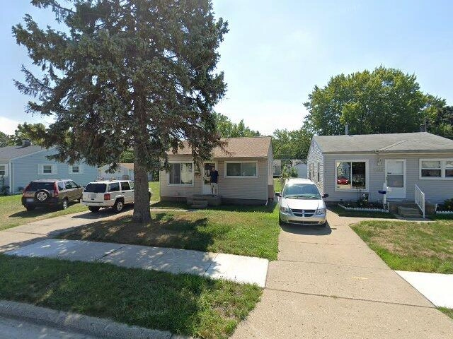 House image located at Warren, MI 48089