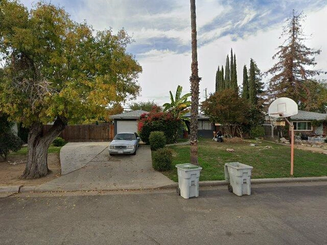 House image located at Fresno, CA 93727