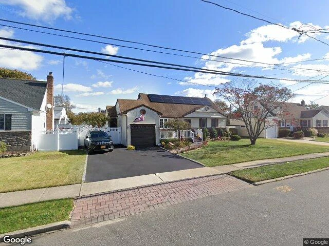 House image located at West Islip, NY 11795