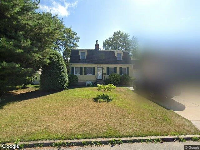 House image located at Hewlett, NY 11557