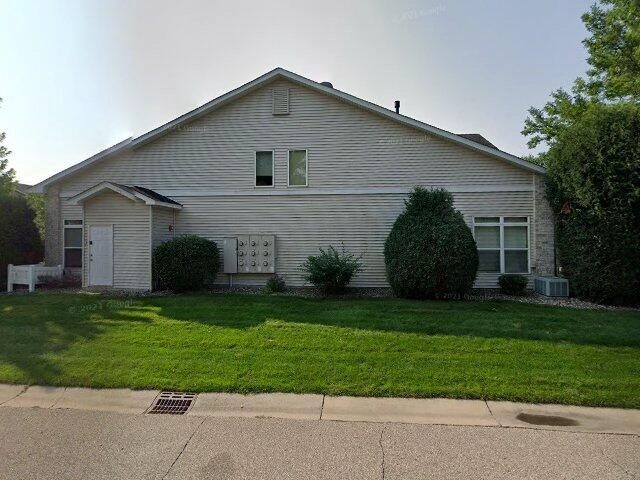 House image located at Eden Prairie, MN 55347