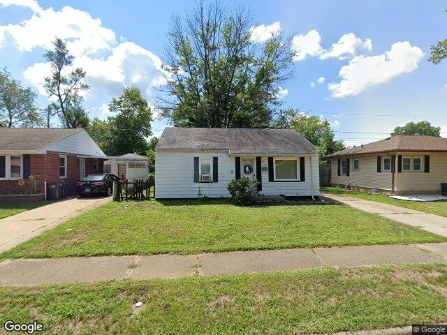 House image located at Pekin, IL 61554