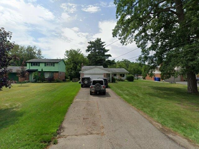 House image located at Waterford, MI 48327