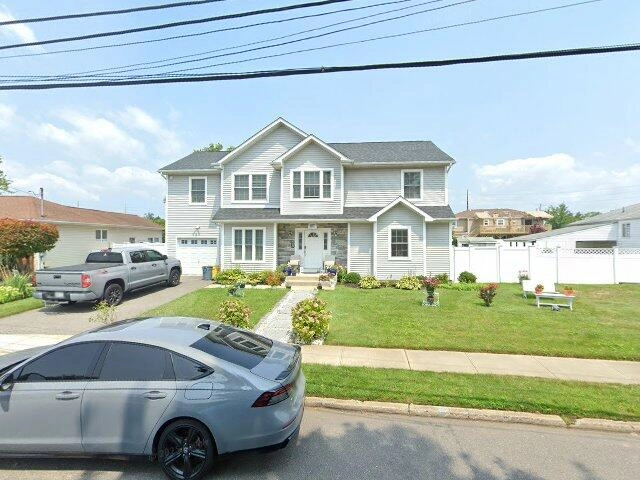 House image located at Farmingdale, NY 11735
