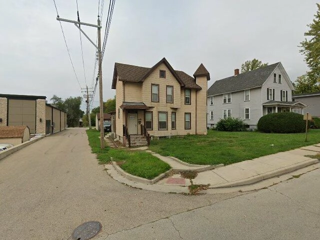 House image located at La Salle, IL 61301