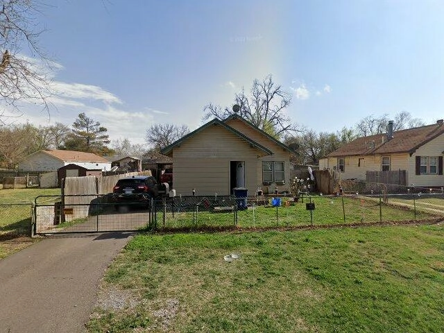 House image located at Chickasha, OK 73018