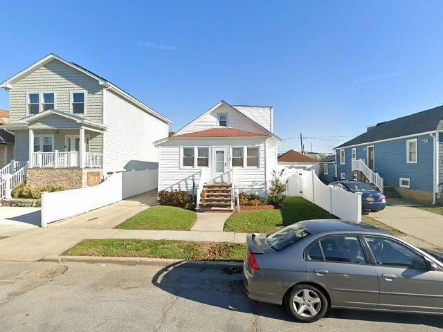 House image located at Island Park, NY 11558