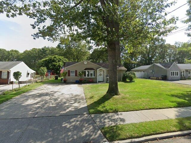 House image located at West Islip, NY 11795