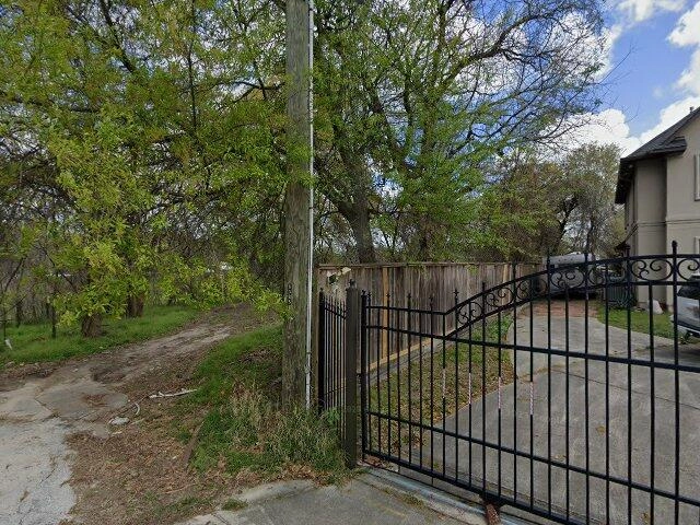 House image located at Houston, TX 77009
