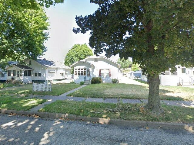 House image located at Moline, IL 61265