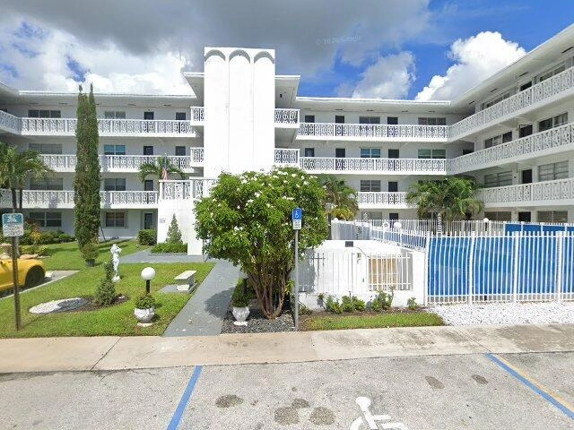 House image located at Miami, FL 33181