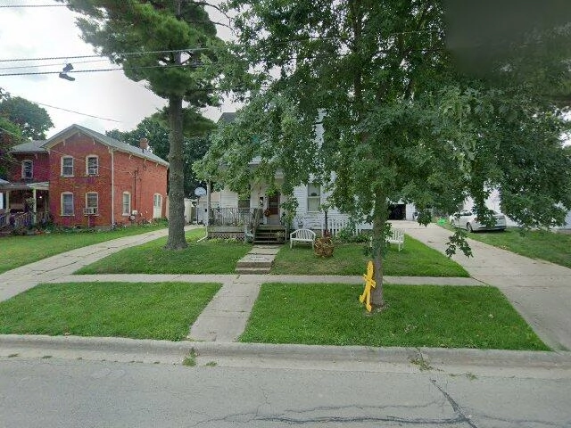 House image located at Freeport, IL 61032