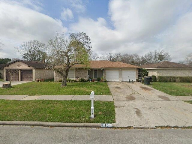 House image located at League City, TX 77573