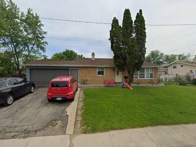 House image located at Carpentersville, IL 60110