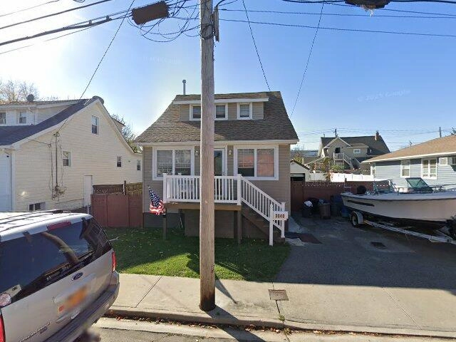 House image located at Oceanside, NY 11572