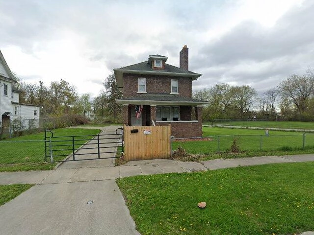 House image located at Saginaw, MI 48601