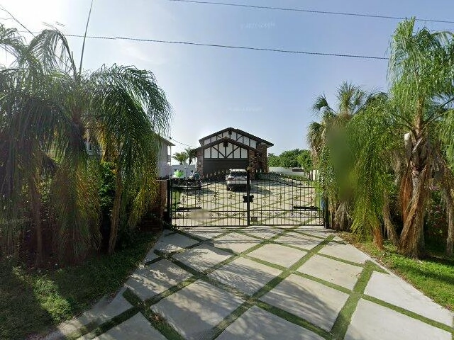 House image located at Saint Petersburg, FL 33702