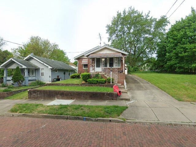 House image located at Akron, OH 44305