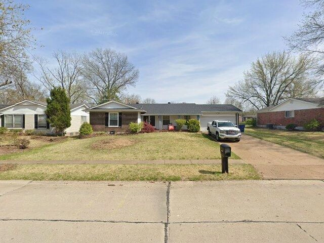 House image located at Florissant, MO 63033