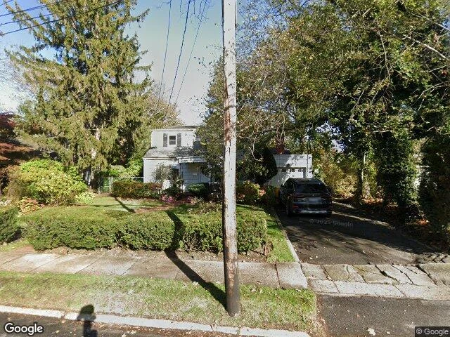 House image located at Hewlett, NY 11557