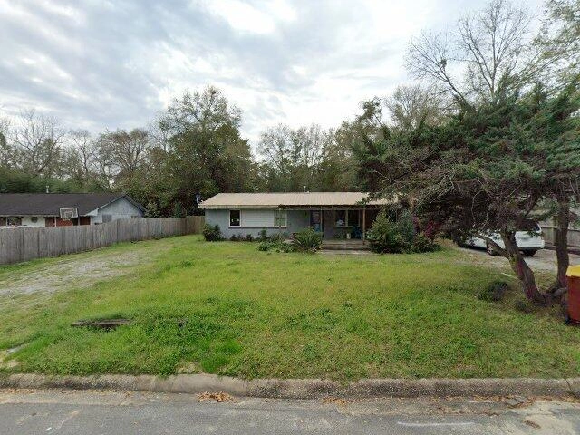 House image located at Crestview, FL 32539