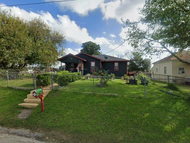 House image located at Floresville, TX 78114
