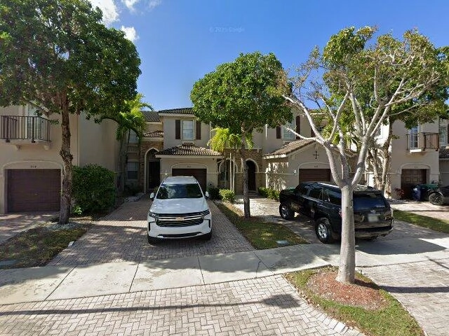House image located at Miami, FL 33194