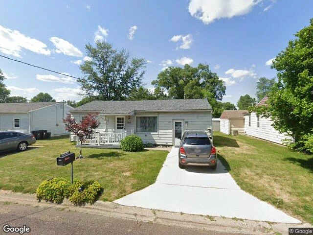 House image located at Pekin, IL 61554