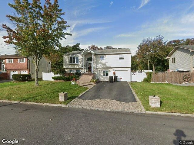 House image located at West Islip, NY 11795