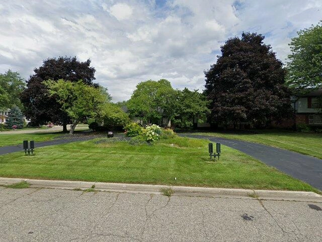House image located at West Bloomfield, MI 48322
