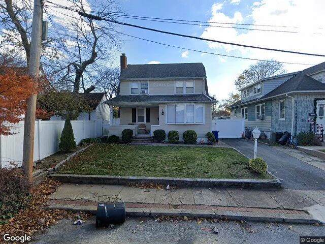 House image located at Hewlett, NY 11557