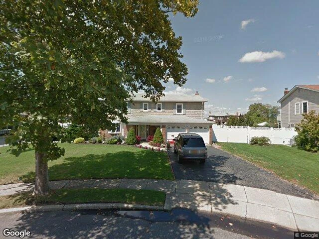 House image located at West Islip, NY 11795