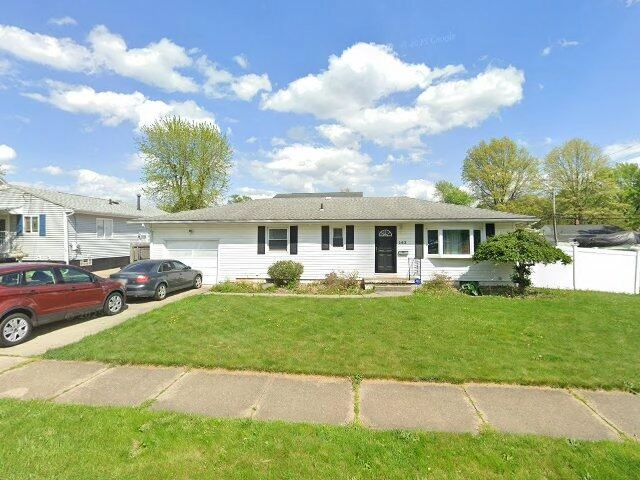 House image located at Akron, OH 44312