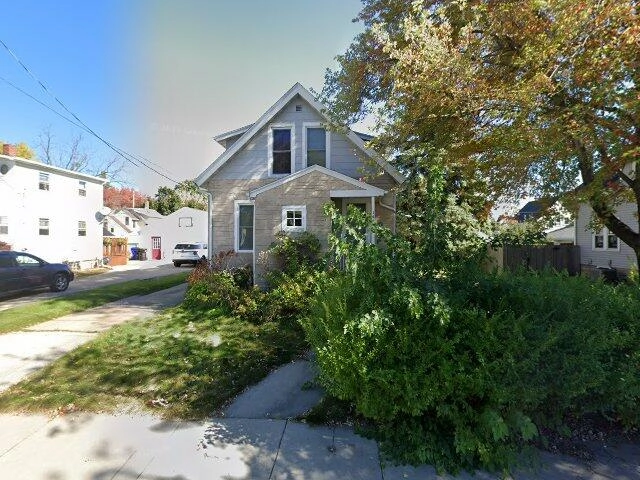 House image located at Appleton, WI 54911