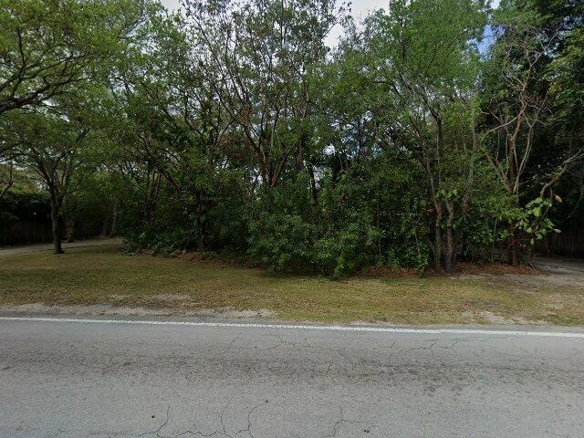 House image located at Miami, FL 33158