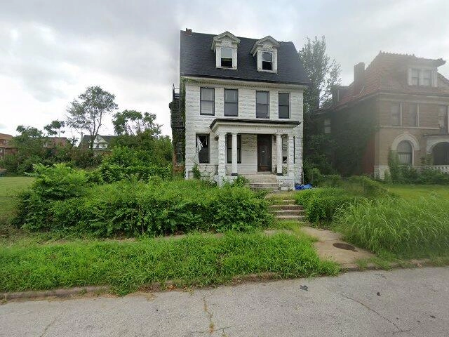 House image located at Saint Louis, MO 63113