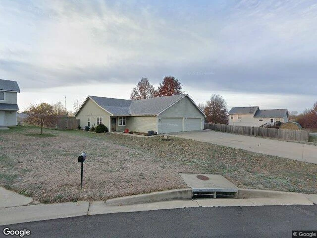 House image located at Tonganoxie, KS 66086