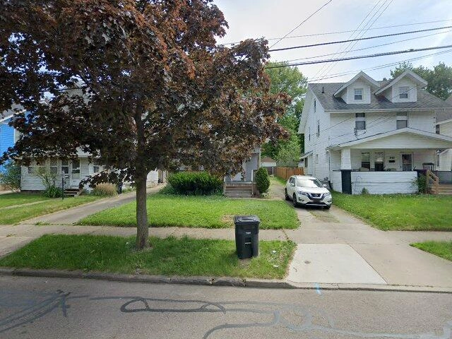 House image located at Akron, OH 44320