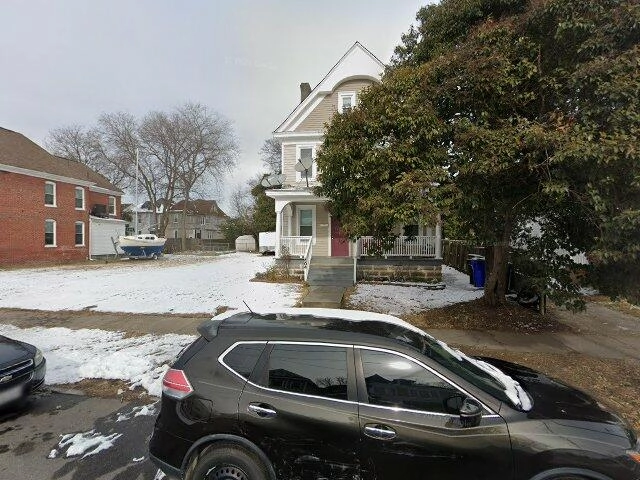 House image located at Davenport, IA 52803