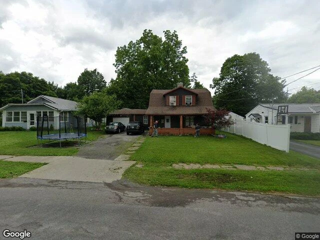 House image located at Newark, NY 14513