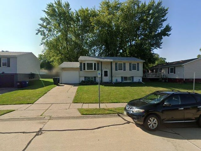 House image located at Davenport, IA 52804