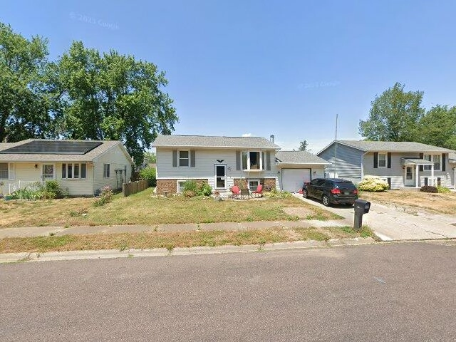 House image located at Pekin, IL 61554