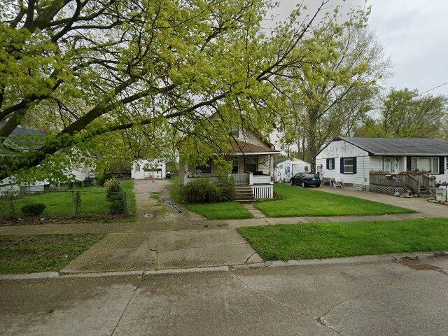 House image located at Saginaw, MI 48601