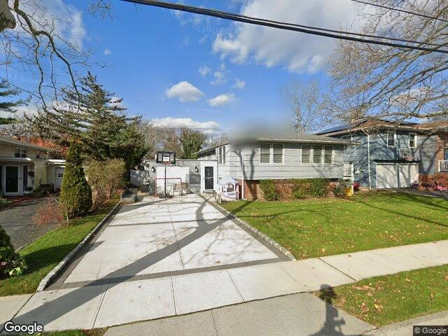 House image located at Hewlett, NY 11557