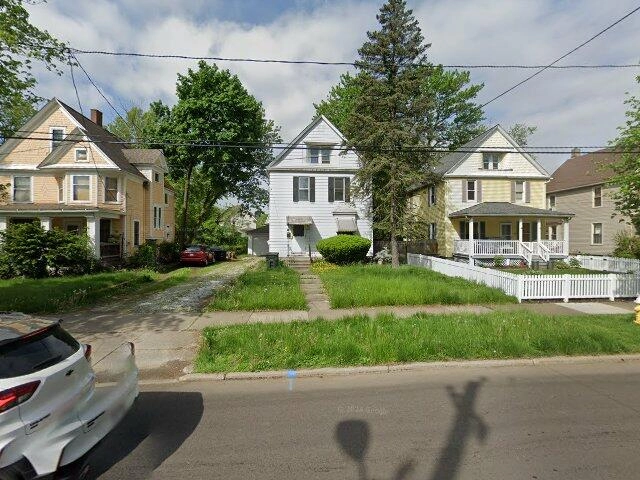 House image located at Akron, OH 44302