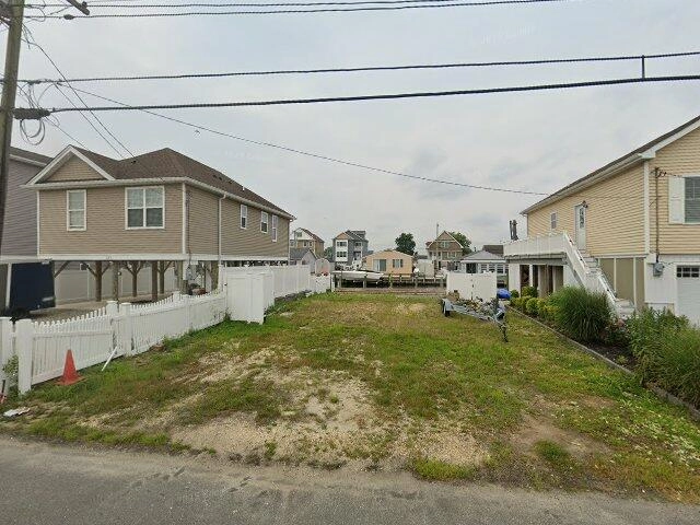 House image located at Bayville, NJ 08721