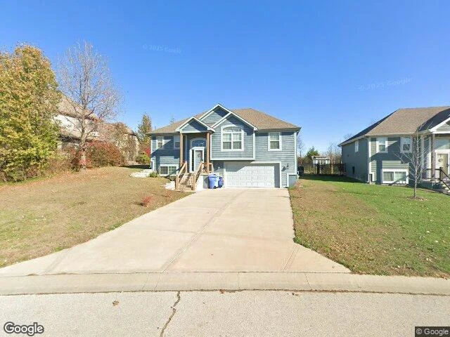 House image located at Tonganoxie, KS 66086