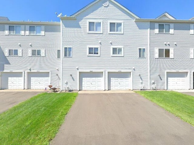 House image located at Eden Prairie, MN 55347